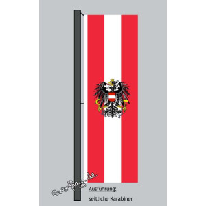 Hochformats Fahne Oesterreich mit Wappen