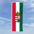Hochformats Fahne Ungarn mit Wappen